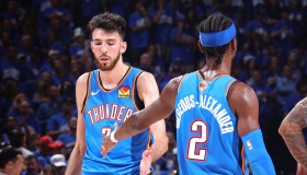 NBA字母哥：挑战历史地位，能否成为传奇前锋？