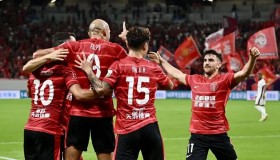 张琳芃郑智中超传奇退役仪式：足球生涯画上圆满句号